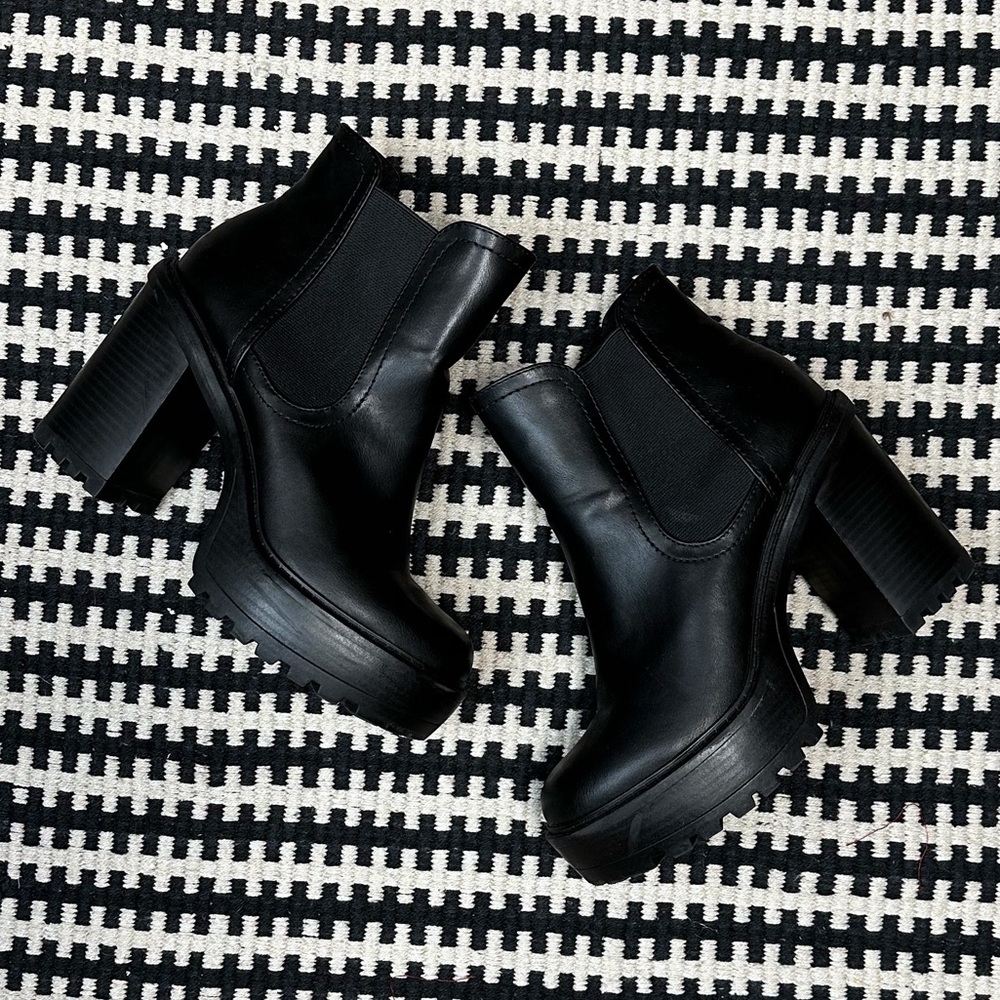 Chunky Soda Black Platform Shoes Size 8